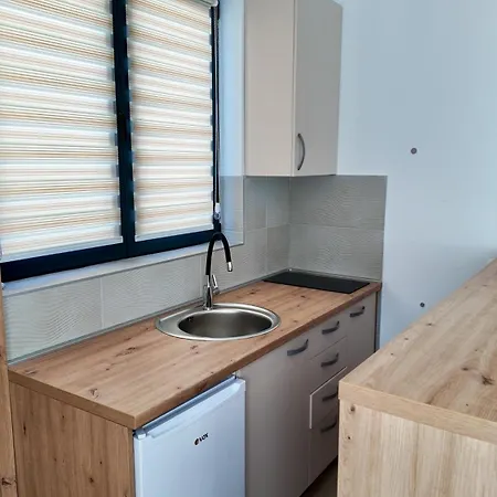 Stan Na Dan Pogled Na Reku *