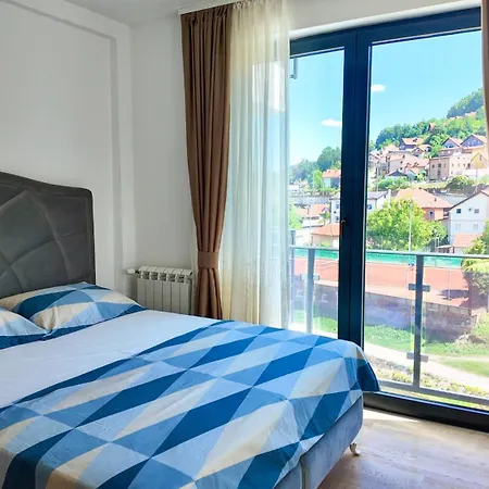 Stan Na Dan Pogled Na Reku *