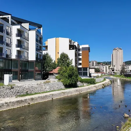 Stan Na Dan Pogled Na Reku *